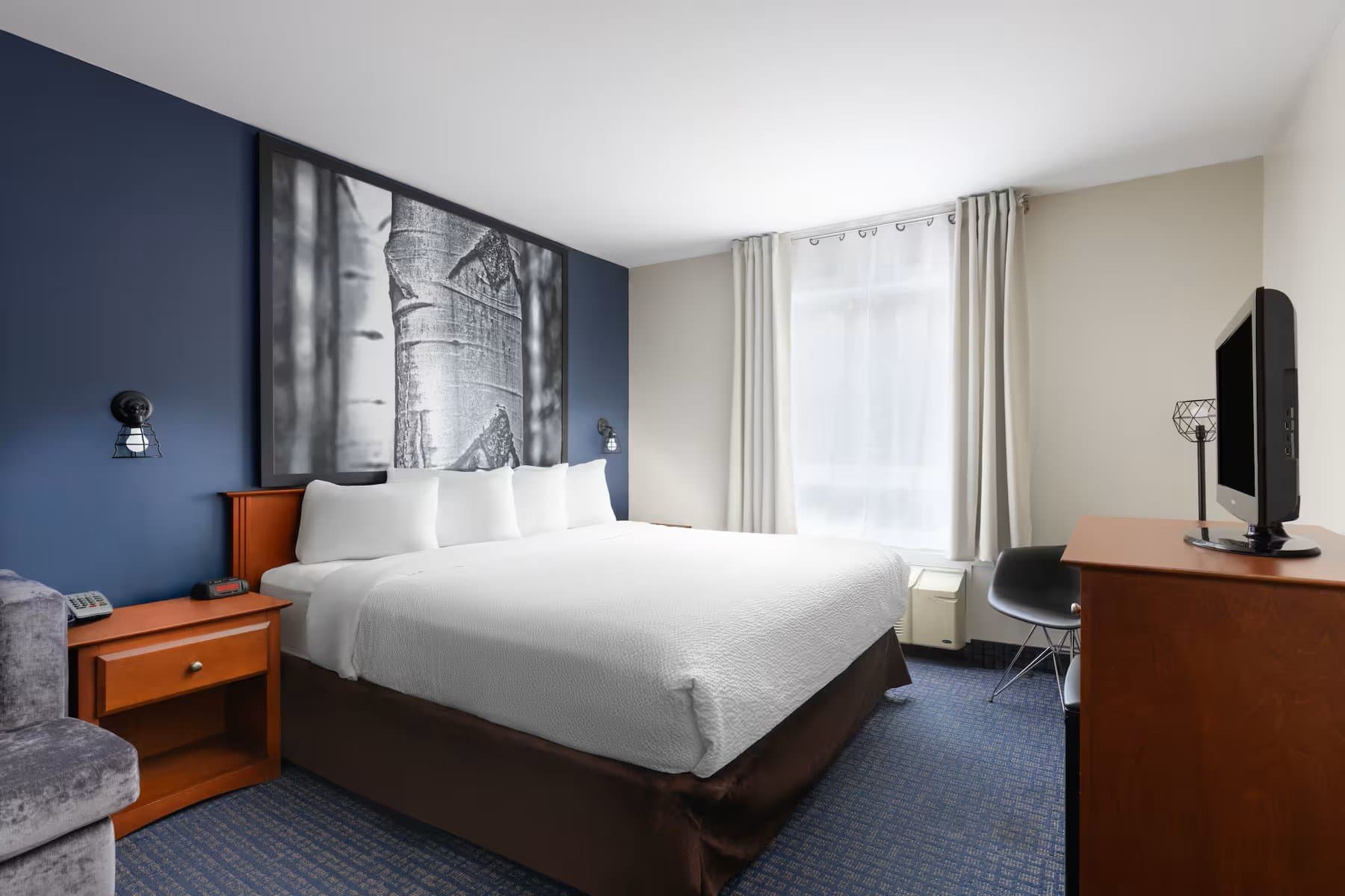 Suite with a King bed at Hotel Terra Laurentides